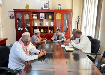 الجيلاني يناقش  أوضاع النقل وآلية تسعير المواصلات في حضرموت