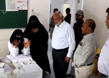 محافظ الحديدة يطّلع على مستوى الخدمات الطبية في مستشفى الأمومة بالخوخة