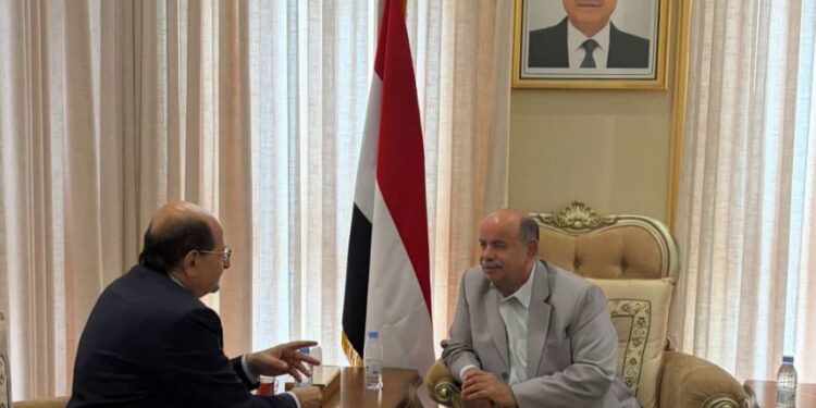 الخنبشي يناقش مع الزنداني جهود الحكومة في تعزيز العمل المؤسسي