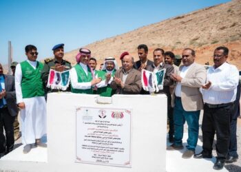 محافظ حضرموت يضع حجر الأساس لمشروع محطات توليد الكهرباء الإسعافية بقدرة 100 ميجاوات