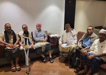 وزير الدفاع يوجه بتسوية أوضاع منتسبي الوزارة من أبناء  الحديده