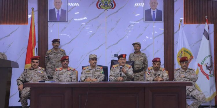وزير الدفاع يشيدبدور قيادات المقاومة في مأرب والجوف في مواجهة الحوثي