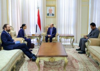 رئيس الوزراء  يناقش مع السفيرة البريطانية تطورات الأوضاع