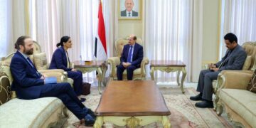 رئيس الوزراء  يناقش مع السفيرة البريطانية تطورات الأوضاع