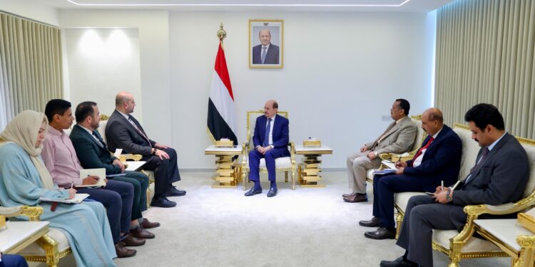 رئيس الوزراء يبحث مع  المدير الإقليمي لمنظمةالهجرة تدفقات المهاجرين إلى اليمن