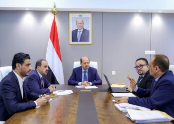 رئيس الوزراء يؤكد دعمه  للإعلام الرسمي ويوجه برقمنة الأرشيف الوطني