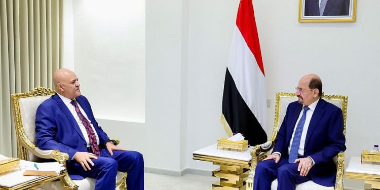 رئيس الوزراء يوجّه بمعالجة أضرار السيول في  تعز وتعويض المتضررين