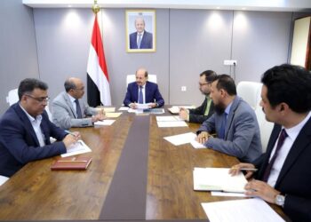 رئيس الوزراء  يناقش مع لجنة إدارة الأزمات  تحديات قطاع الطاقة والخدمات