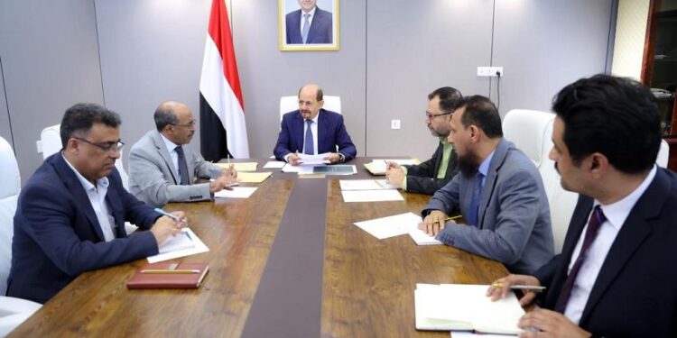 رئيس الوزراء  يناقش مع لجنة إدارة الأزمات  تحديات قطاع الطاقة والخدمات