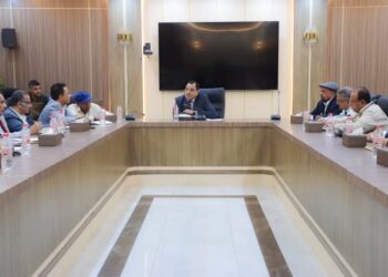 السقطري يناقش تعزيز الأداء المؤسسي وتفعيل الاستفادة من برامج الدعم الدولي
