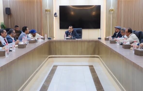 السقطري يناقش تعزيز الأداء المؤسسي وتفعيل الاستفادة من برامج الدعم الدولي