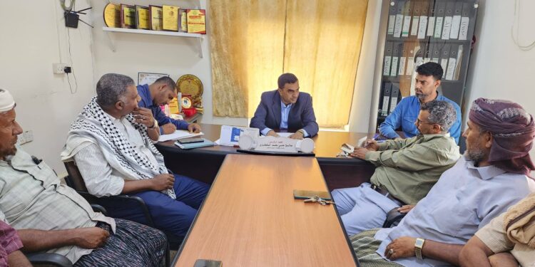 وكيل  سقطرى يناقش مع القطاع الصحي أوضاع الخدمات الطبية في نوجد