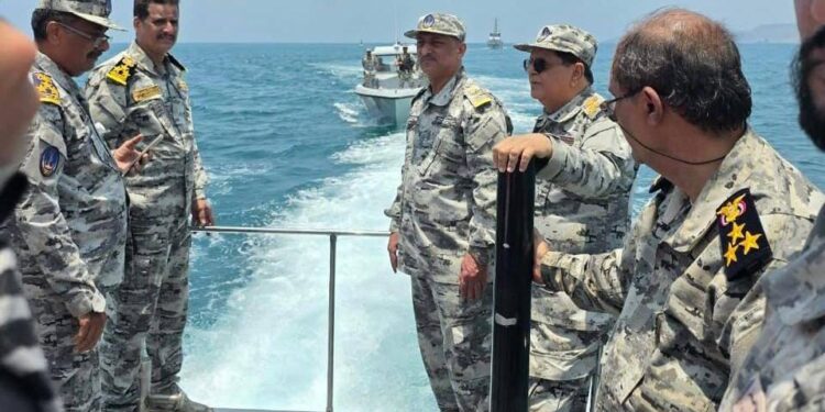 تدشين زورق الدوريات والاعتراض “ميون” لتعزيز قدرات خفر السواحل