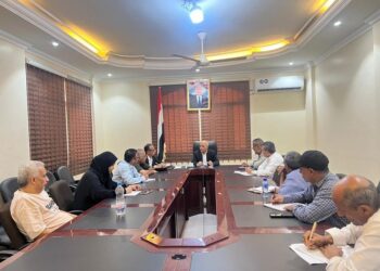 الوزير الشرجبي يناقش   تعزيز الأداء ومواجهة التحديات البيئية