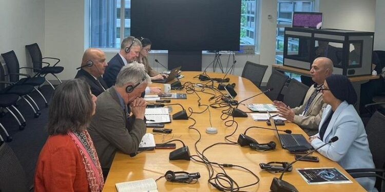 الشرجبي يبحث مع مدير  بالبنك الدولي استراتيجية الأمن المائي