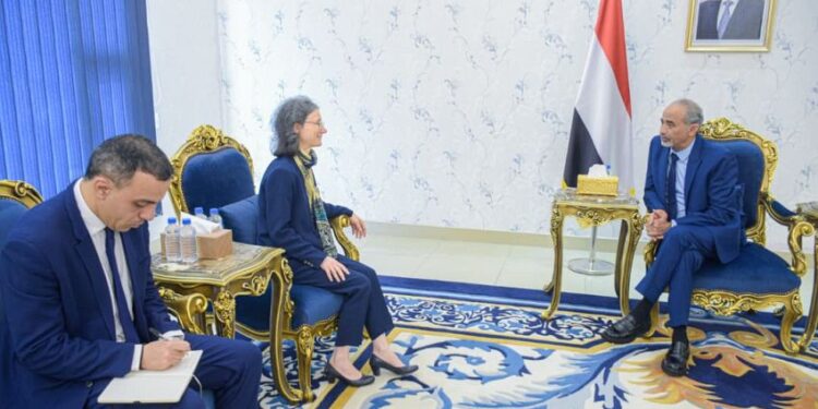 الصبيحي  يبحث مع  السفيرة الفرنسية  مستجدات الأوضاع على الساحة الوطنية