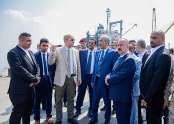 الصبيحي يتفقد سير العمل في وزارة النقل وميناء المعلا ومطار عدن الدولي