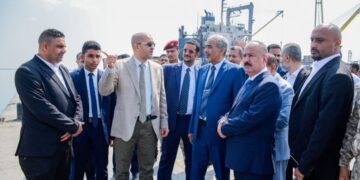 الصبيحي يتفقد سير العمل في وزارة النقل وميناء المعلا ومطار عدن الدولي