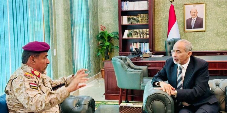 الصبيحي يطلع مستوى الجاهزية القتالية للوحدات العسكرية في محور ابين