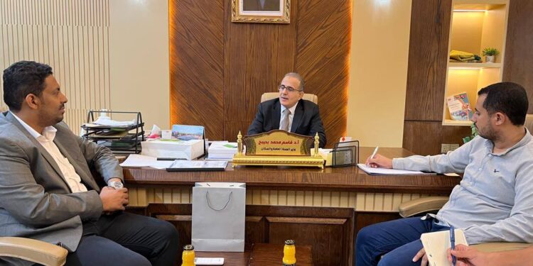 وزير الصحة يطلع على الأوضاع الصحية بساحل حضرموت