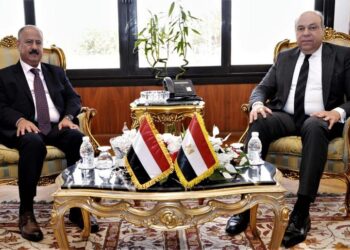 وزير النقل يبحث مع وزير الطيران المصري تعزيز التعاون في قطاع الملاحة الجوية