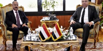 وزير النقل يبحث مع وزير الطيران المصري تعزيز التعاون في قطاع الملاحة الجوية