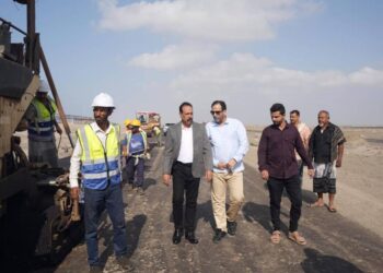 وزير الأشغال يتفقد الأعمال الختامية لمشروع سفلتة الخط الدولي (العلم – دوفس)
