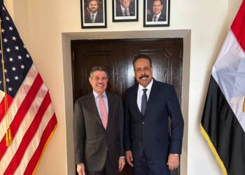 وزير الأشغال يبحث مع السفير الأمريكي تعزيز التعاون في البنية التحتية وإعادة الإعمار