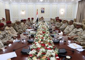 وزير الدفاع يجتمع بهيئتي العمليات الحربية والعمليات المشتركة