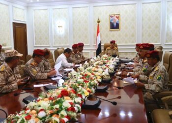 وزير الدفاع يجتمع بهيئة القوى البشرية ويشدد على مواصلة جهود ضبط البيانات