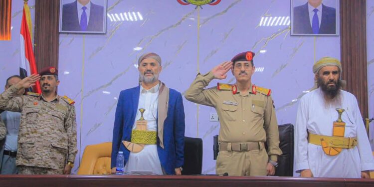 وزير الدفاع يلتقي قيادات المقاومة الشعبية ويشدد على توحيد الجهود لاستعادة الدولة