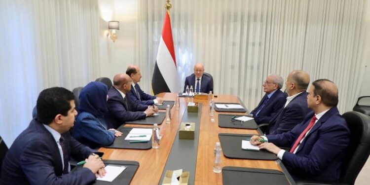 العليمي : الانتقال من مرحلة استعادة الثقة إلى مرحلة تثبيت الشراكة مع المجتمع الدولي