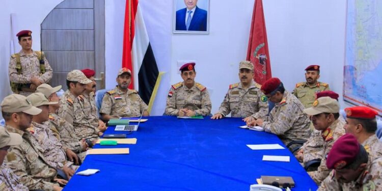 وزير الدفاع يشيد بدور هيئة العمليات في إدارة المعركة الوطنية