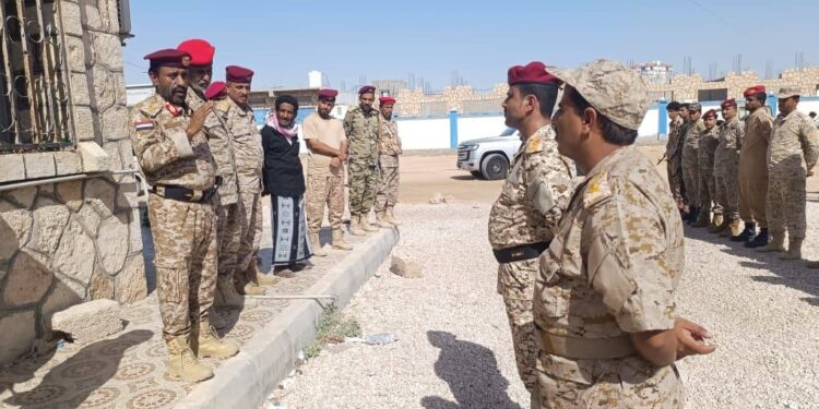 قائد محور الغيضة يتفقد جاهزية لواء الشرطة العسكرية  بالمهره