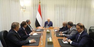 العليمي يشيد بالتكامل  بين القضاء وسلطة انفاذ القانون في ردع المخططات الارهابية