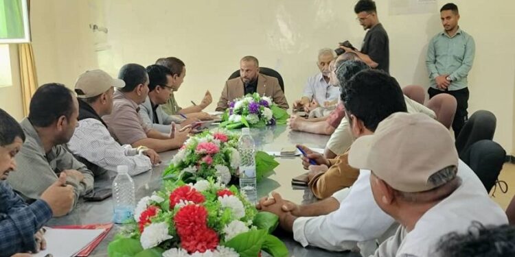 محافظ الضالع يعقد اجتماعاً موسعاً لمناقشة تطوير الخدمات الطبية