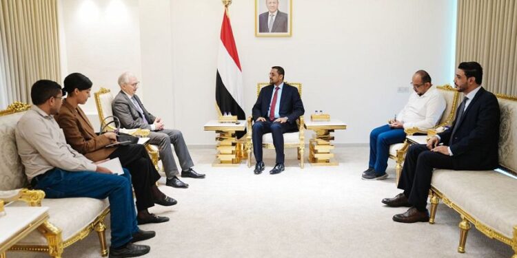 القديمي  يبحث مع  السفير الألماني  تطوير العمل في الجوانب الإنسانية والتنموية