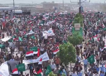 تظاهرة جماهيرية حاشدة في المخا تندد بالاعتداءات الإيرانية على دول الخليج العربي