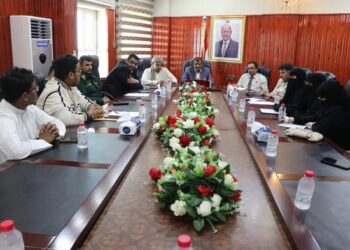 محلية المهره تناقش  تعزيز إجراءات مكافحة الابتزاز الإلكتروني