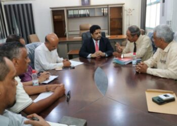 وزير التعليم الفني يناقش مستجدات مشروع كلية المجتمع في سقطرى