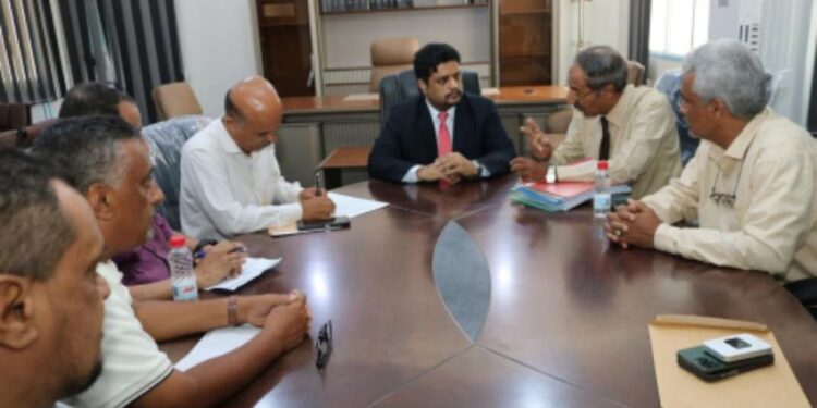 وزير التعليم الفني يناقش مستجدات مشروع كلية المجتمع في سقطرى