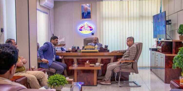 بامقاء يتفقد سير العمل بشركة النفط اليمنية