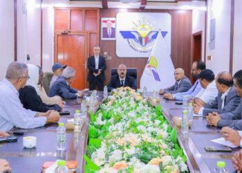 وزير النقل يؤكد على أهمية تطوير الأداء والارتقاء بخدمات الطيران المدني