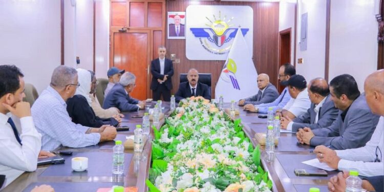 وزير النقل يؤكد على أهمية تطوير الأداء والارتقاء بخدمات الطيران المدني