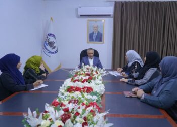 اليافعي يناقش مع اللجنة الوطنية للمرأة تعزيز الشراكة وتمكينها اقتصادياً واجتماعيا