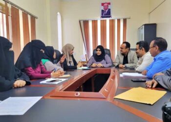 وكيل   تعز تطلع على سير العمل بمكتب الصحة العامة والسكان