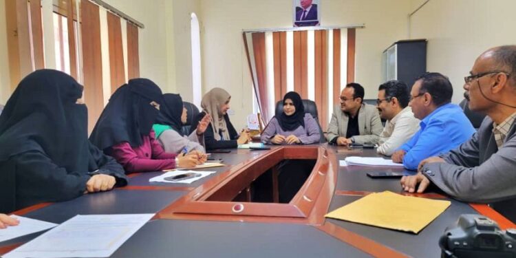 وكيل   تعز تطلع على سير العمل بمكتب الصحة العامة والسكان