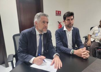 سفير الاتحاد الأوروبي يؤكد دعم جهود الحكومة ويشيد بتحسن الأوضاع في عدن