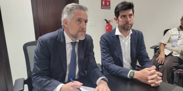 سفير الاتحاد الأوروبي يؤكد دعم جهود الحكومة ويشيد بتحسن الأوضاع في عدن