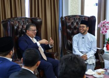 السفير باحميد يبحث مع وزير الشؤون الدينية الماليزي تعزيز العلاقات الثنائية